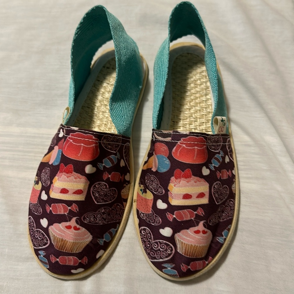 New Girls size 2 birthday cake slip on shoes from Columbia